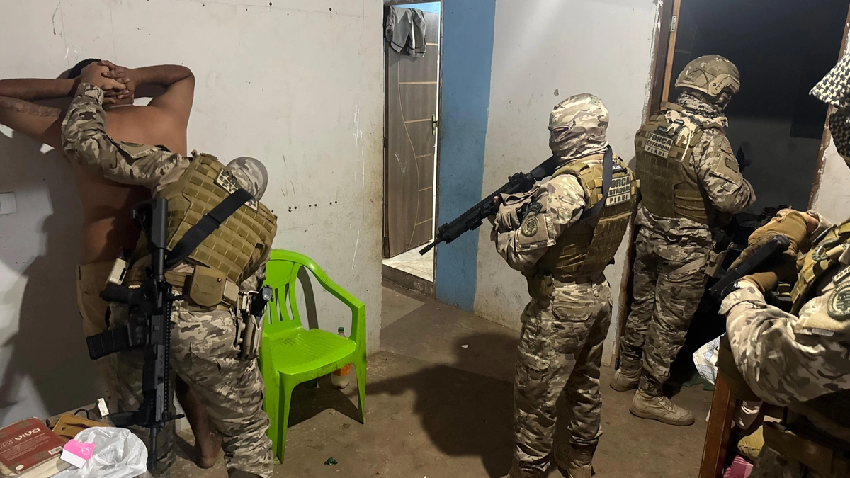 Ao todo, foram cumpridos 443 mandados judiciais, sendo 186 de prisão