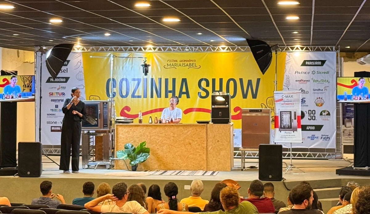 Apresentação de chefs de cozinha no Palco Cozinha Show
