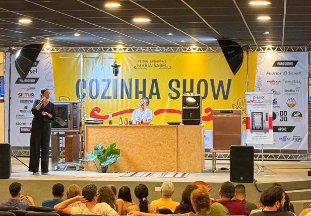 Apresentação de chefs de cozinha no Palco Cozinha Show