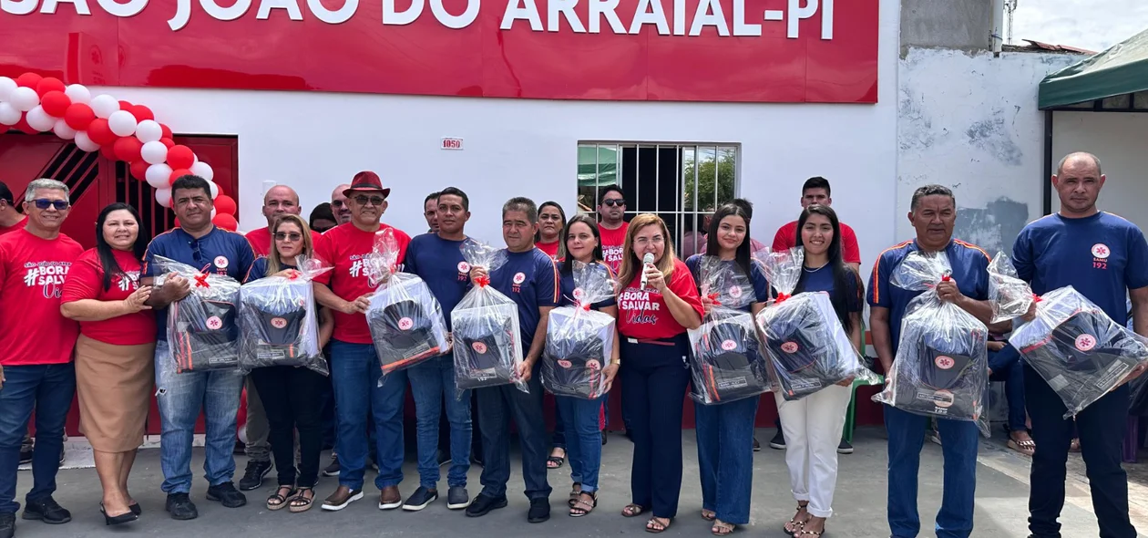 As equipes receberam os materiais