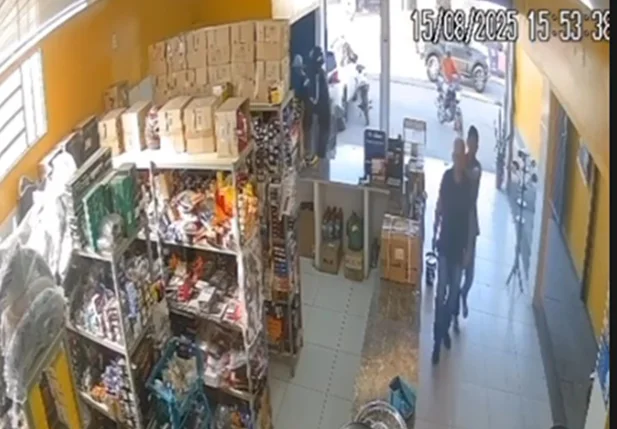 Assalto à Piauí Motos no bairro Porto Alegre
