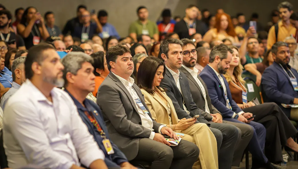Autoridades na abertura do evento
