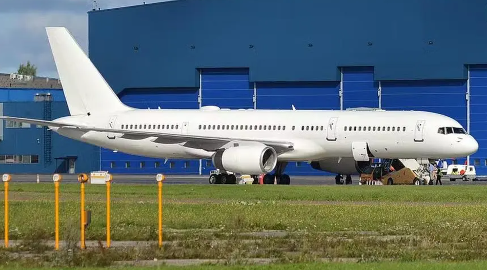 Avião sem identificação do Governo dos Estados Unidos chega ao Brasil