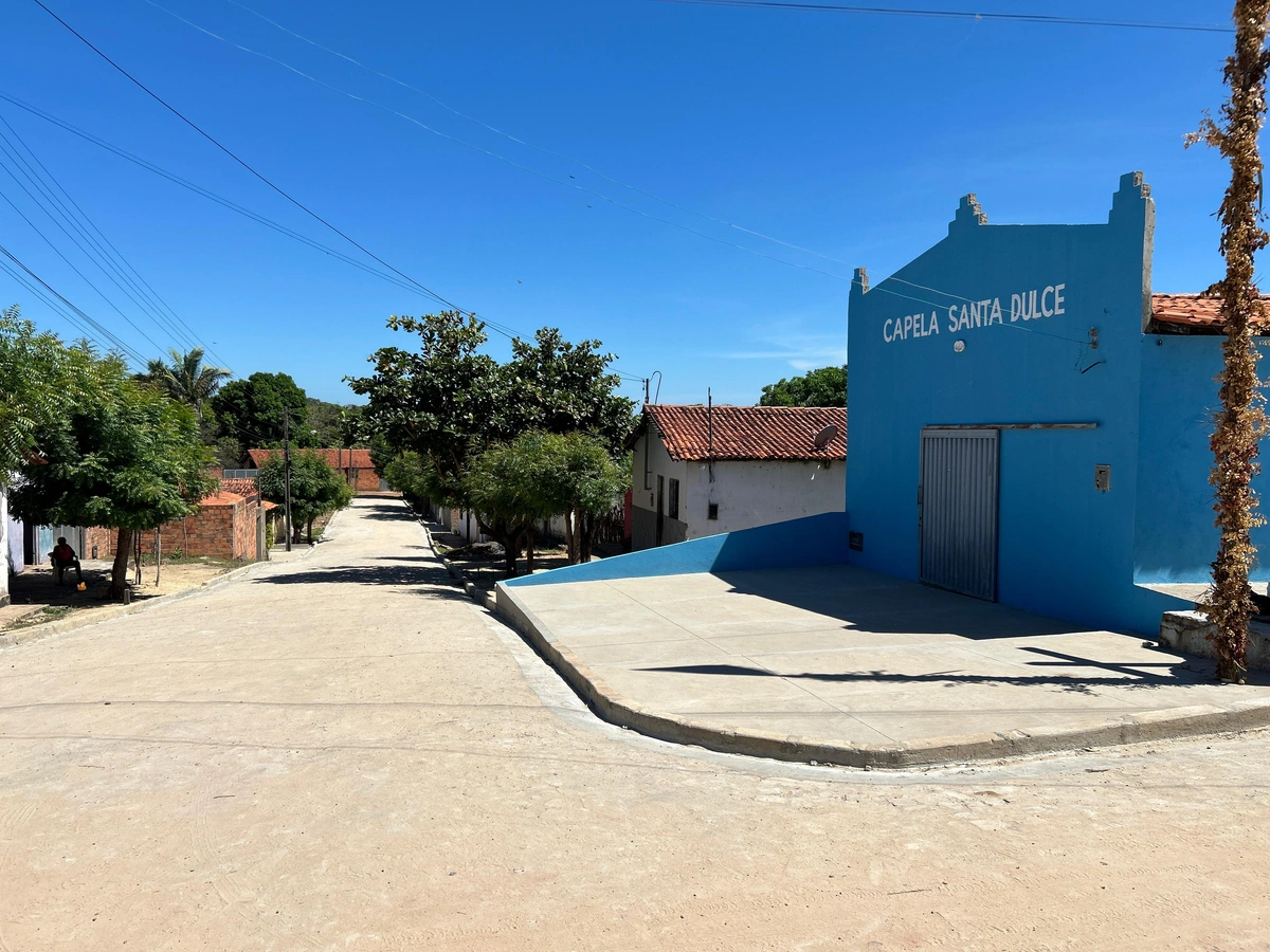 Bairro Cristo Redentor em Esperantina recebe pavimentação
