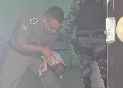 Bebê engasgado com leite é salvo por PM na zona sul de Teresina