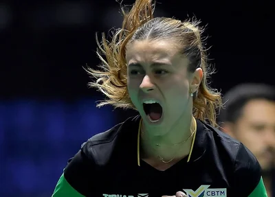 Bruna Takahashi venceu a estreia na chave de simples do WTT Star Contender de Foz do Iguaçu