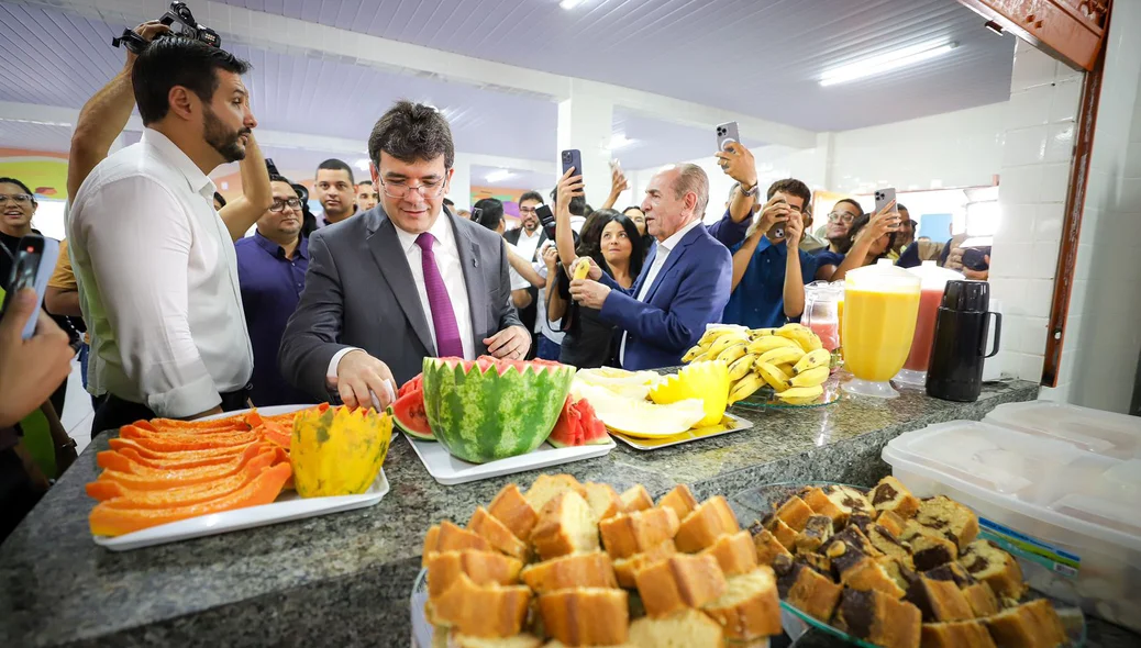 Café da manhã em escola reformada