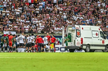 Caio Felipe leva a pior em choque de cabeça com outro jogador do Altos