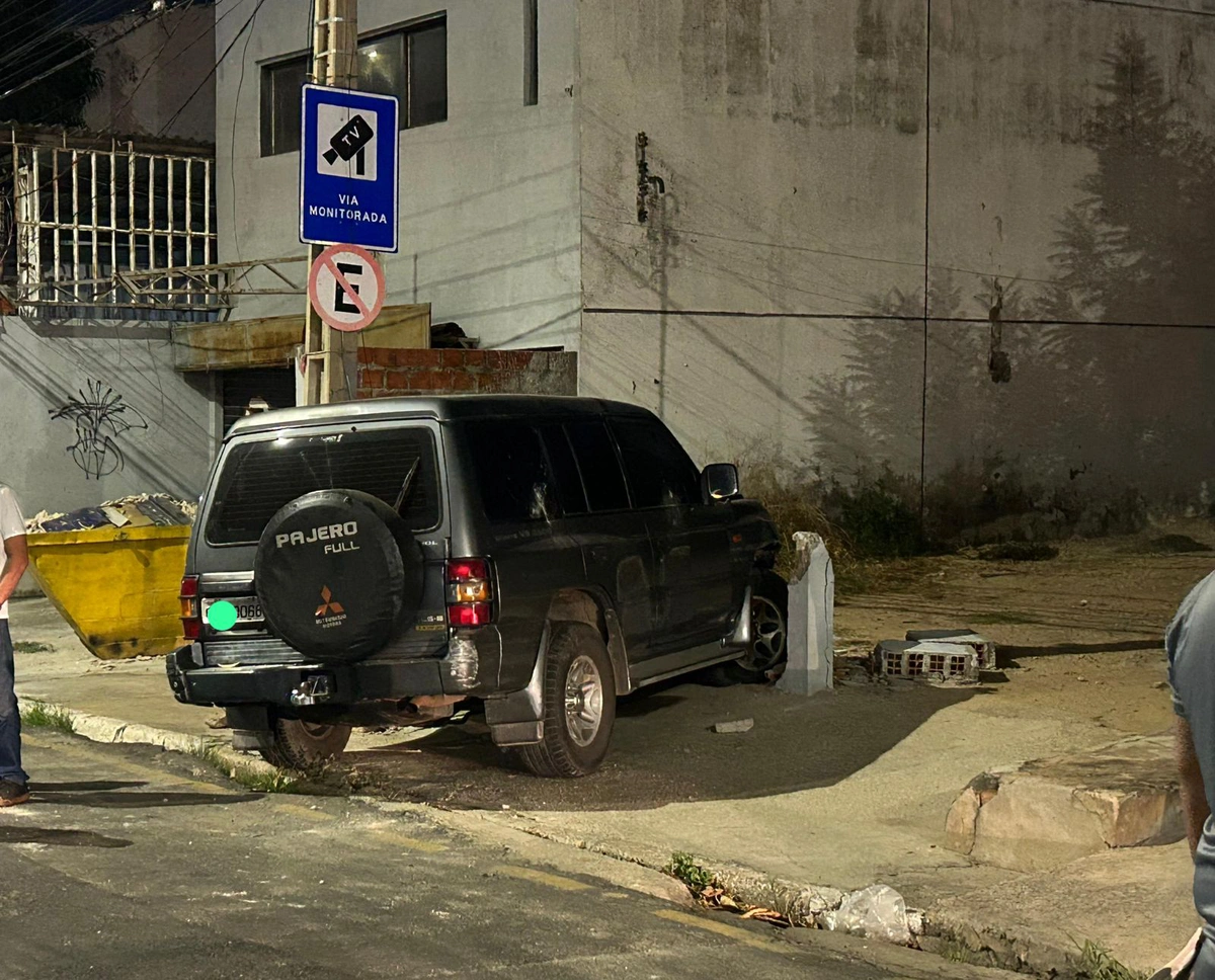 Carro modelo Pajero envolvido no acidente