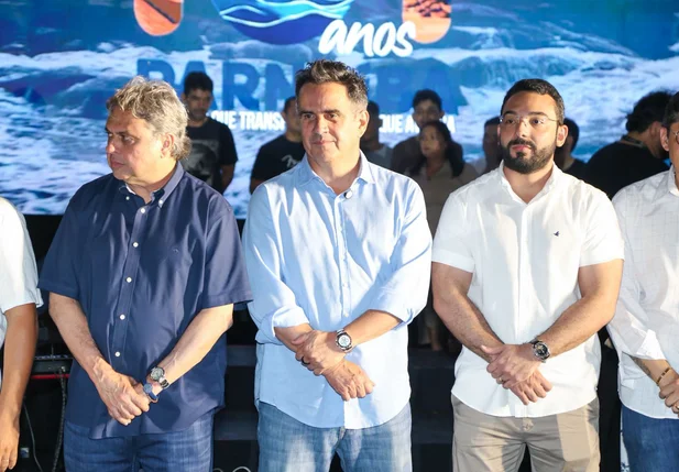 Ciro ao lado dos amigos