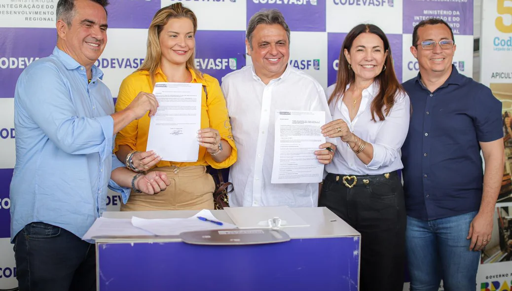 Ciro Nogueira e Júlio Arcoverde entregaram maquinários