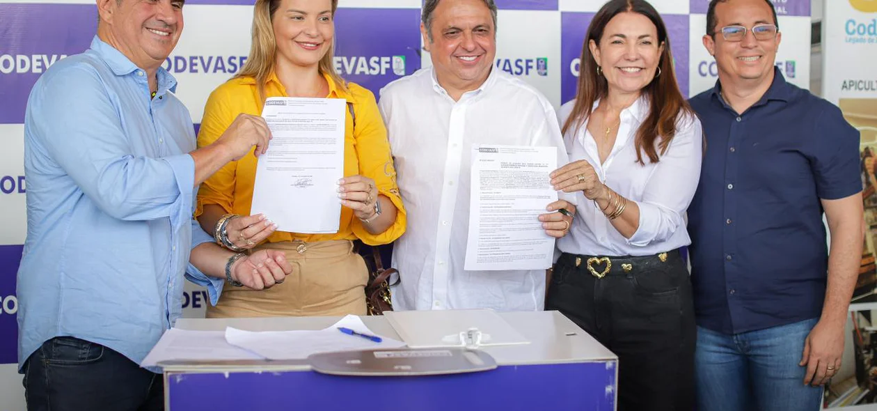 Ciro Nogueira e Júlio Arcoverde entregaram maquinários