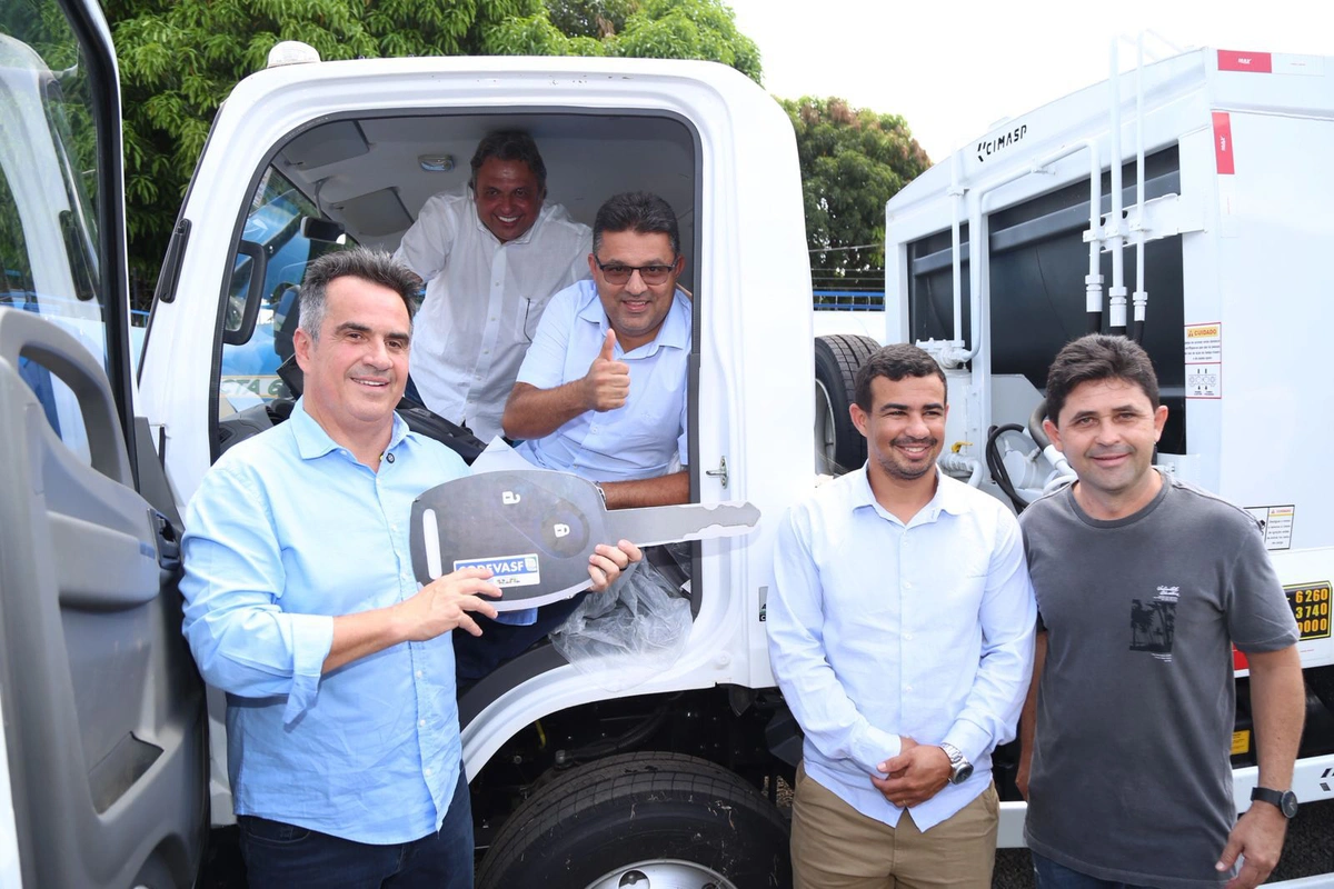 Ciro Nogueira entrega benefícios