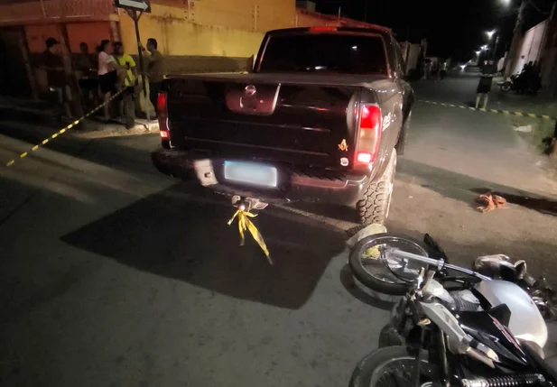 Colisão entre caminhonete e motocicleta em Parnaíba