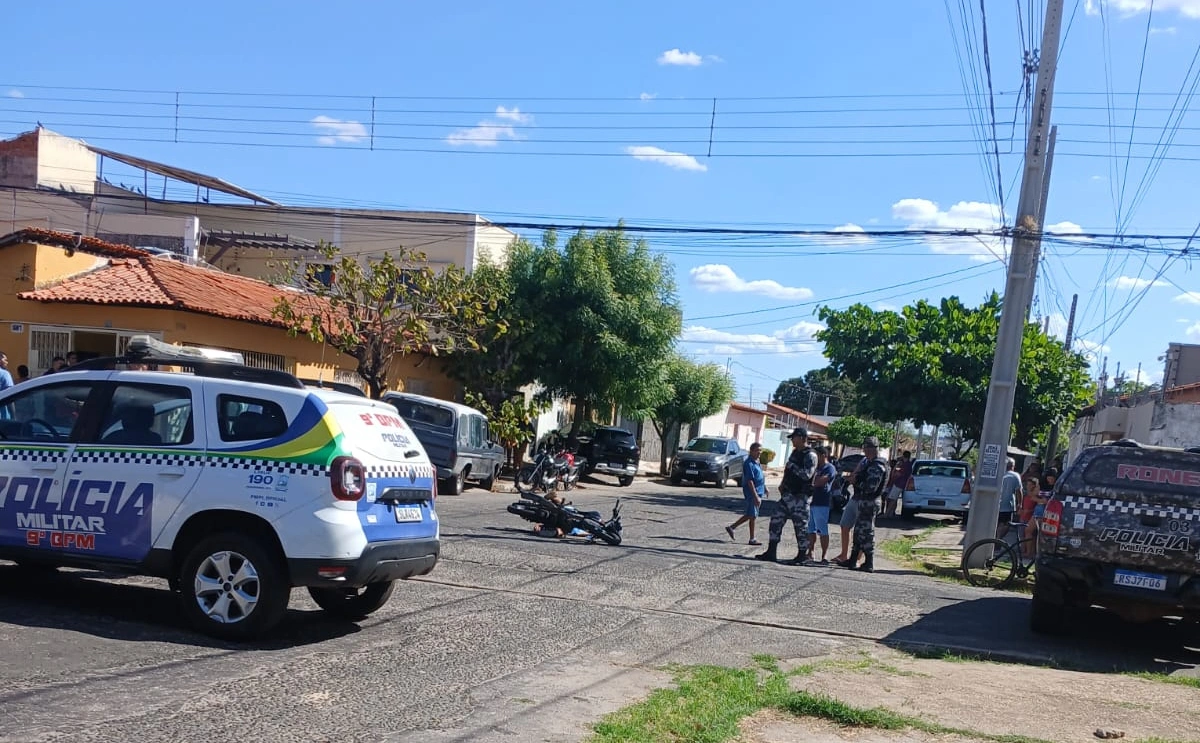 Cruzamento das ruas Rio Grande do Norte e 24 de Janeiro, no bairro Vila Operária, onde jovem foi executado