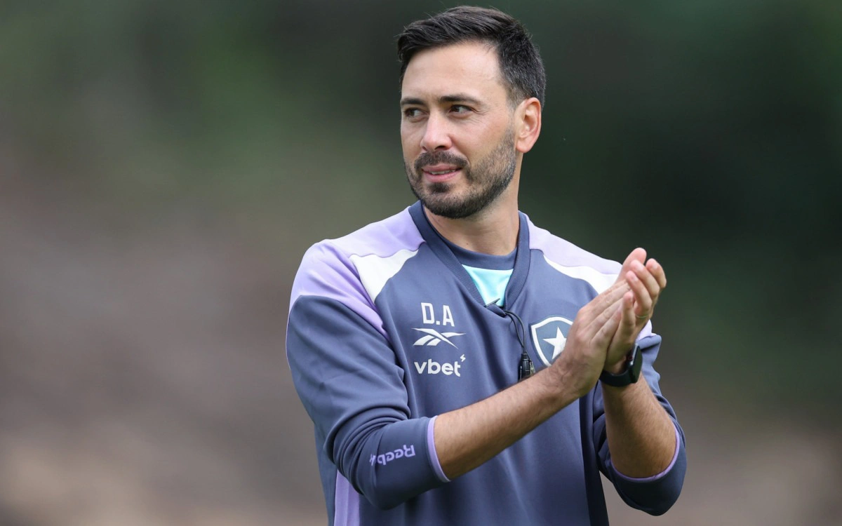 Davide Ancelotti, técnico do Botafogo