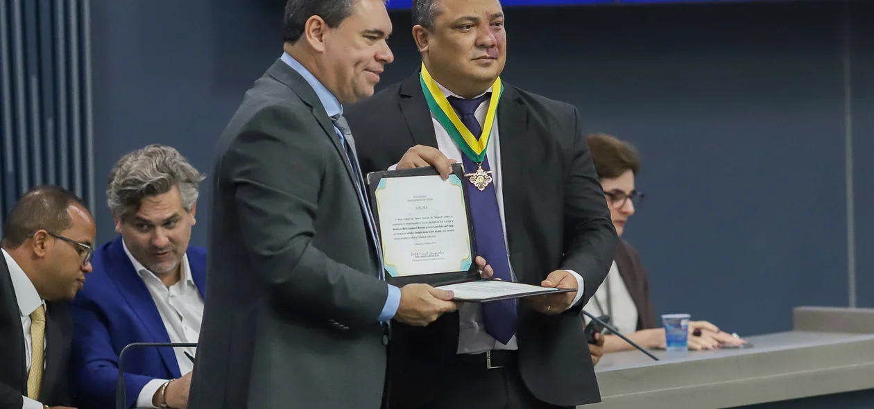 Delegado Geral Luccy Keiko recebeu a honraria