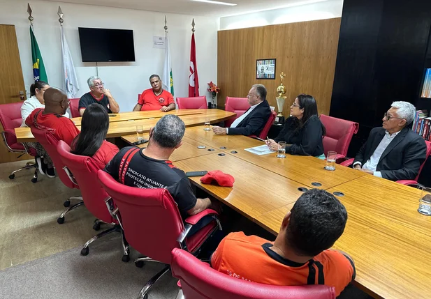 Deputado Florentino Neto defende valorização dos trabalhadores da limpeza urbana