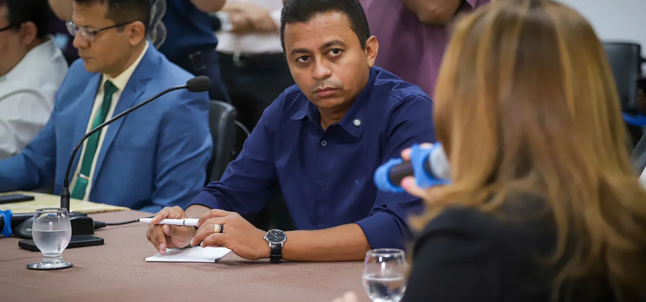 Deputado Francisco Costa esteve na reunião