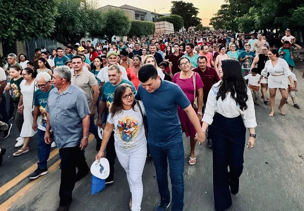 Deputado Rubens Vieira participa da procissão de encerramento dos festejos em Cocal