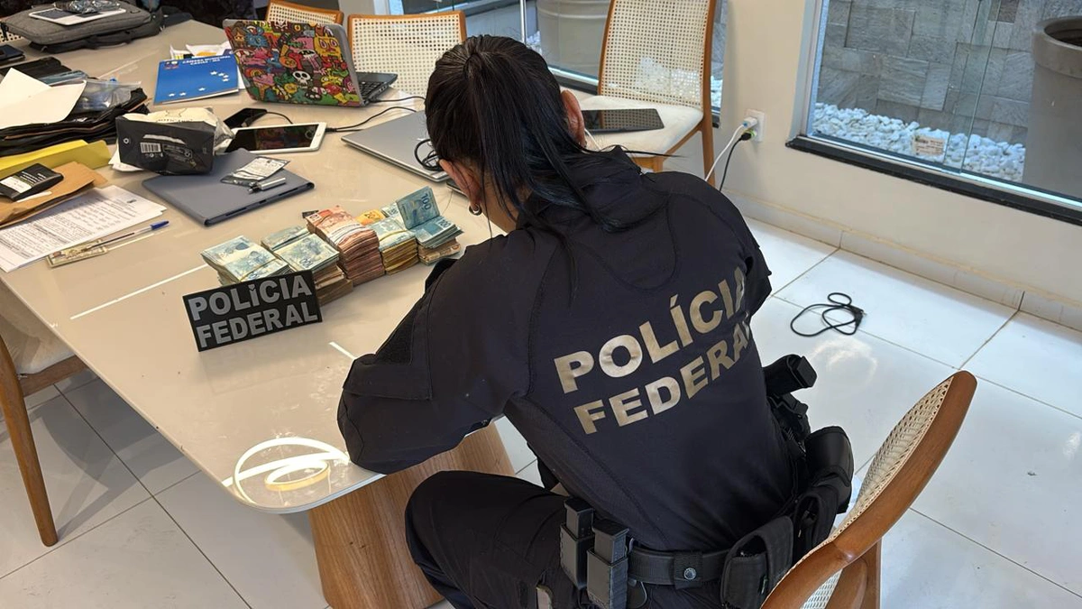 Dinheiro em espécie apreendido durante a Operação Lei do Retorno