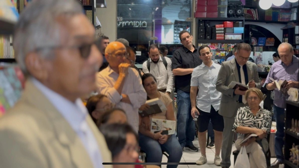 Diversos convidados compareceram ao lançamento do livro
