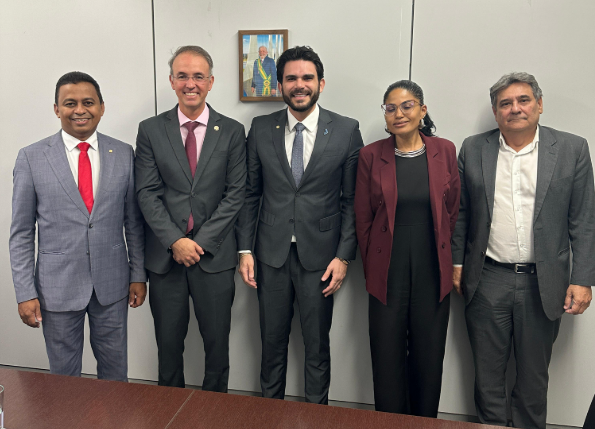 Dr. Marcus Vinícius e Francisco Costa participam de reunião no MEC para viabilizar curso de Medicina em Floriano