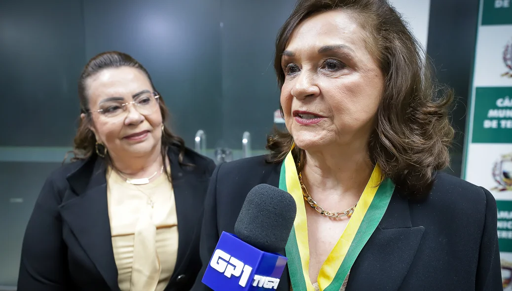 Eliane Nogueira recebe honraria da vereadora Teresinha Medeiros
