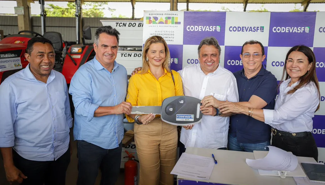 Entrega de tratores na Codevasf