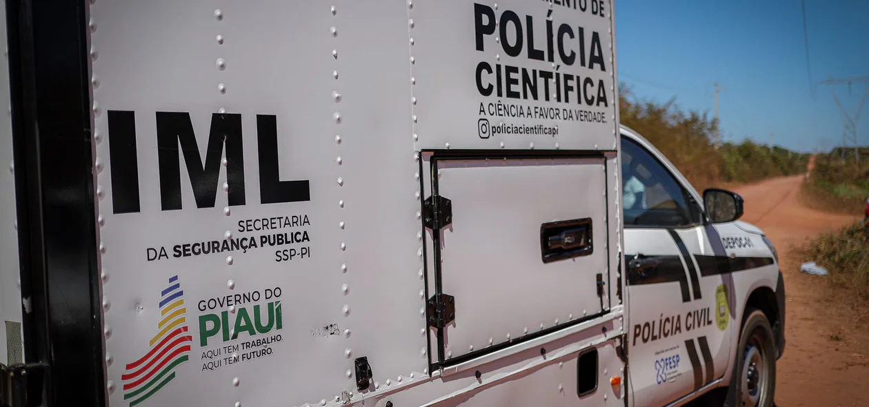 Equipe do IML removeu o corpo do local do acidente