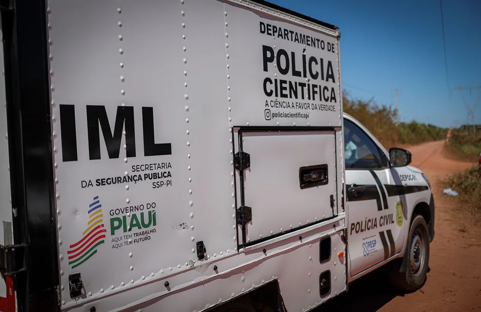Equipe do IML removeu o corpo do local do acidente