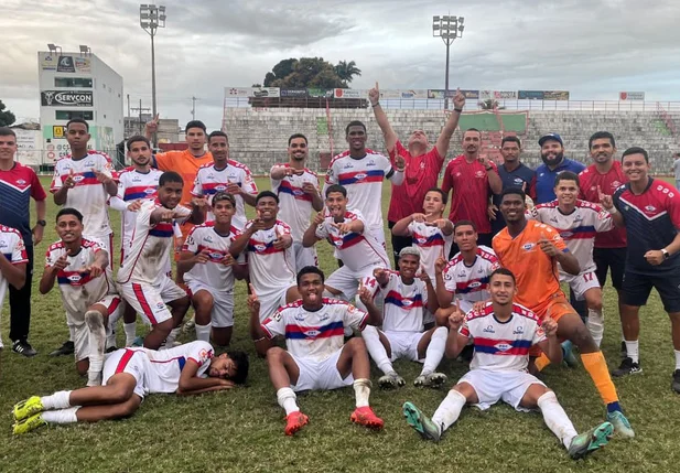 Equipe sub-20 do Piauí comemora classificação para as quartas de final da Copa do Nordeste Sub-20