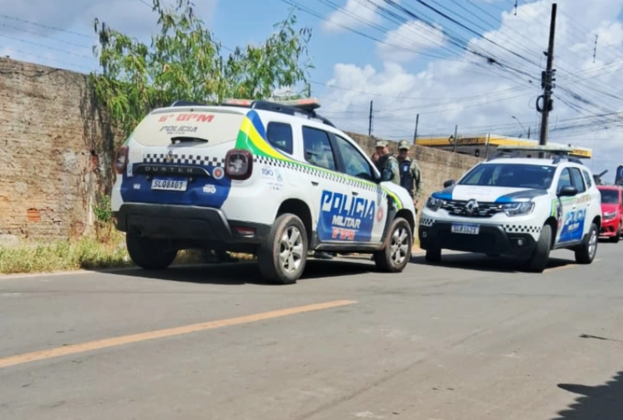 Equipes da PM no local do crime