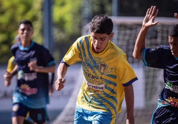 Equipes se enfrentando pelo mata-mata da Taça das Favelas Piauí 2025