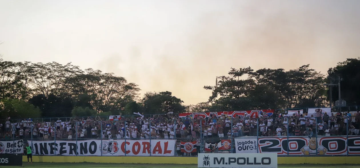 Estádio Lindolfo Monteiro recebeu o jogo entre Altos e Santa Cruz pela Série D