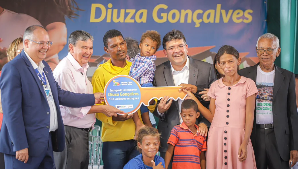 Família contemplada com a casa