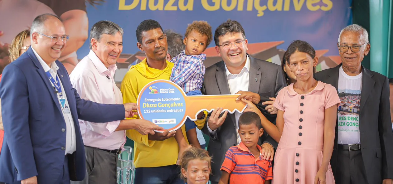 Família contemplada com a casa