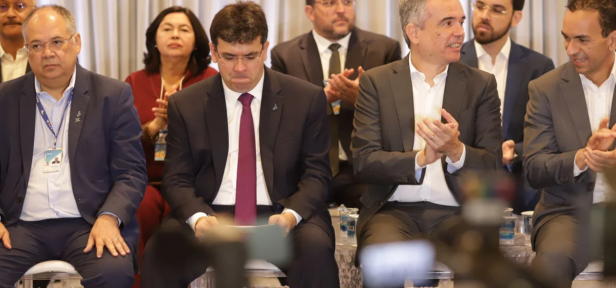 Governador Rafael Fonteles e secretários