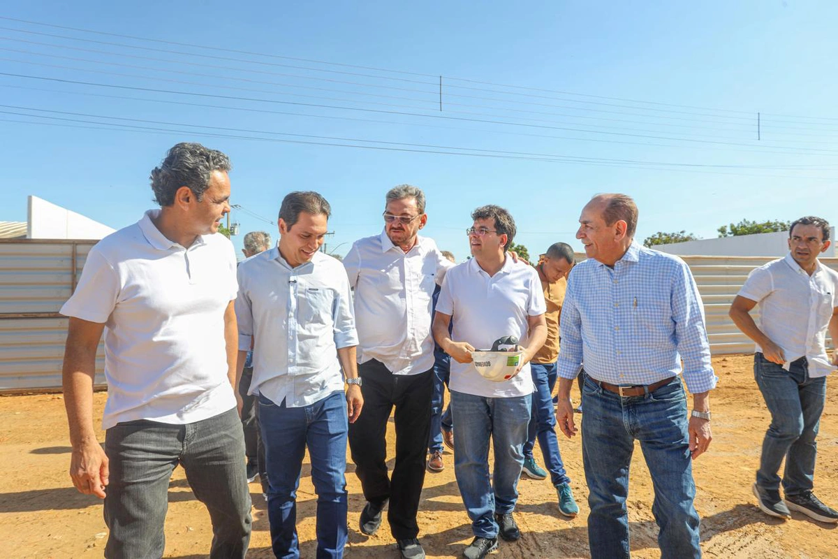 Governador visita obras do Centro de Parto Normal e Central de Diagnóstico de Uruçuí