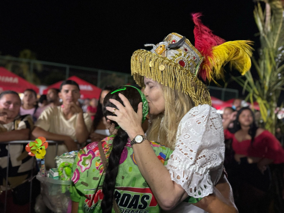 Gracinha Mão Santa prestigiando a cultura popular