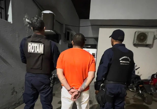 Homem é preso por furtar celular e entregar como pagamento em casa de prostituição