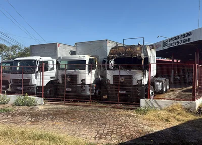 Incêndio atingiu revendedora de caminhões