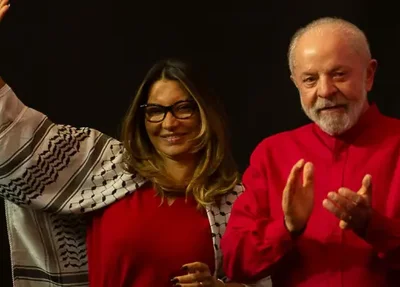Janja e Lula durante evento
