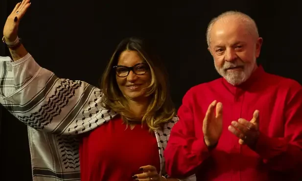 Janja e Lula durante evento