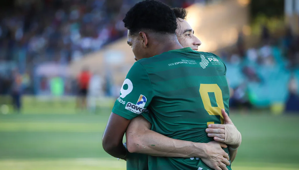 Jogadores comemorando