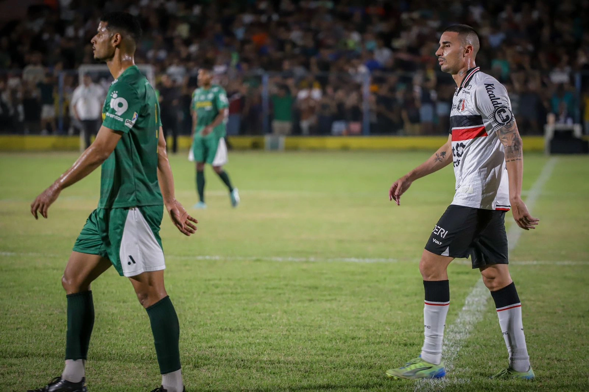 Jogadores do Altos e Santa Cruz