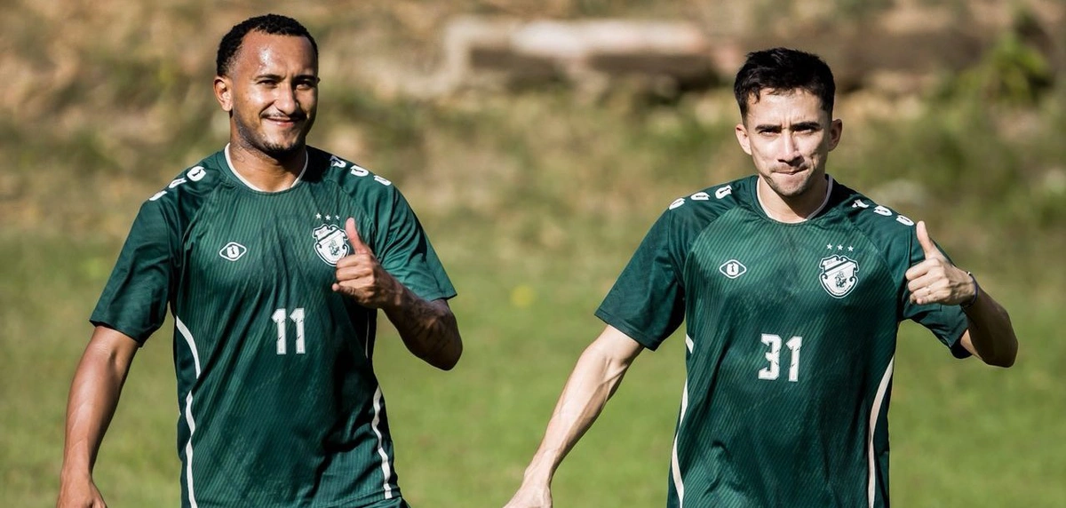 Júnior Mandacaru e Esquerdinha se preparando para jogo contra o Santa Cruz
