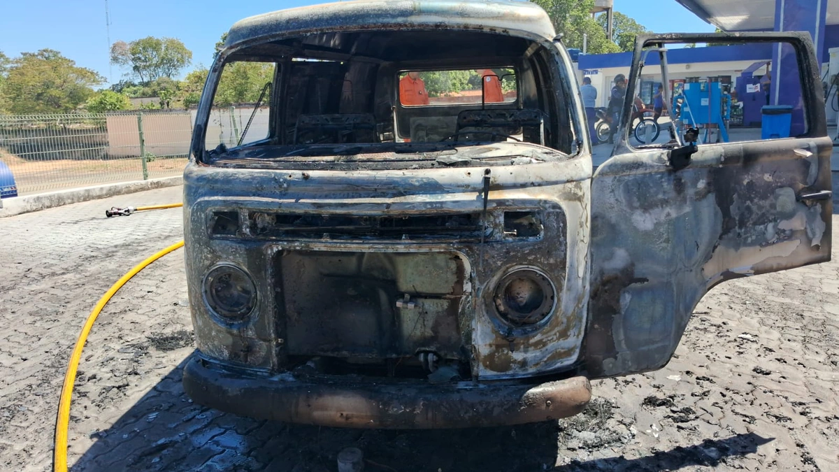 Kombi ficou destruída