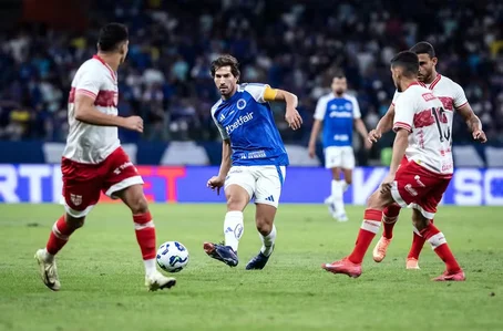 Lance de Cruzeiro e CRB pela Copa do Brasil