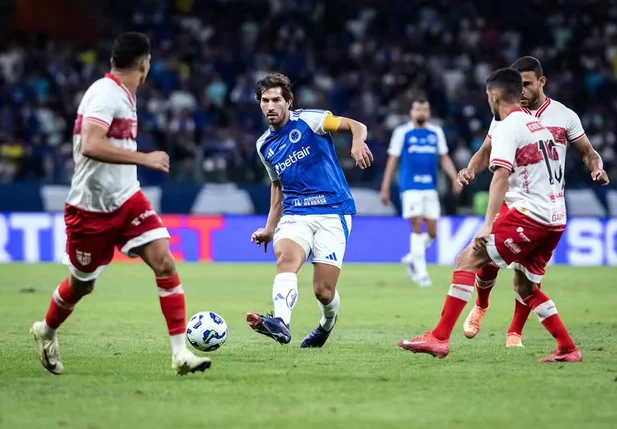 Lance de Cruzeiro e CRB pela Copa do Brasil